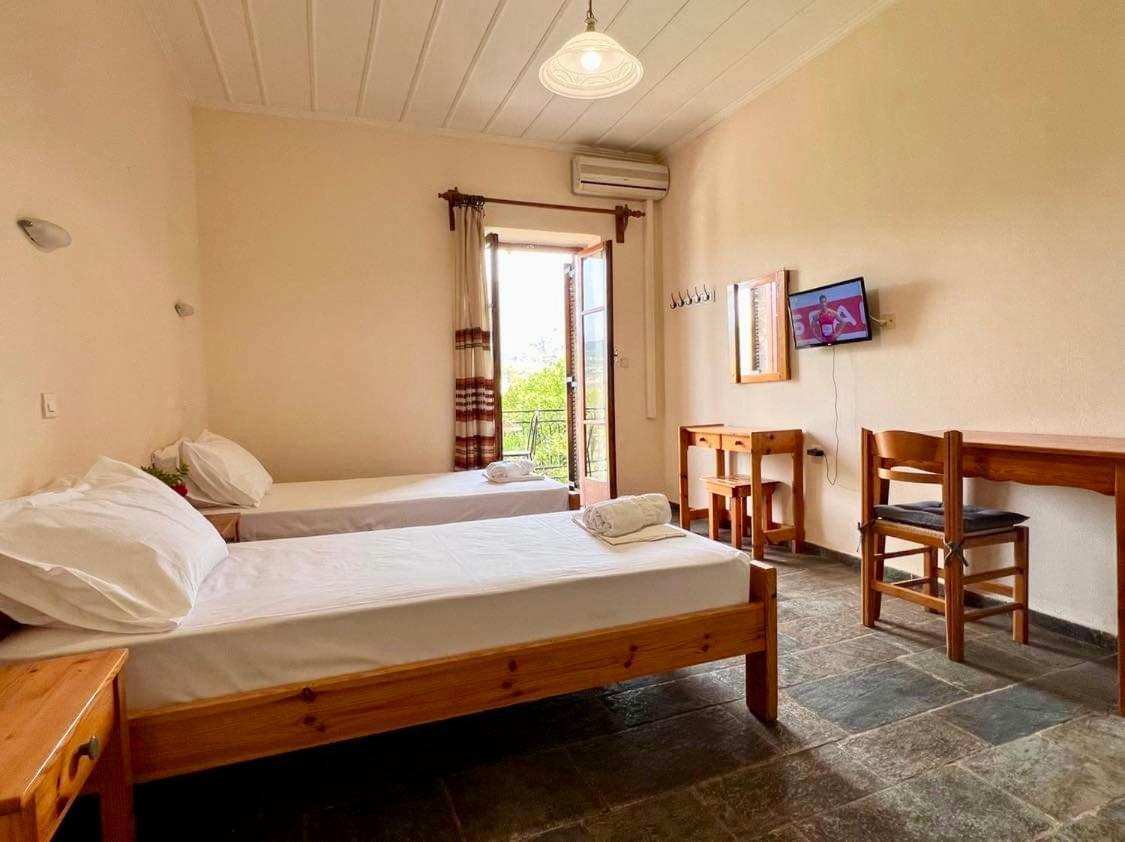 Kastro Aggeliki Apartment Kardhamili Bagian luar foto