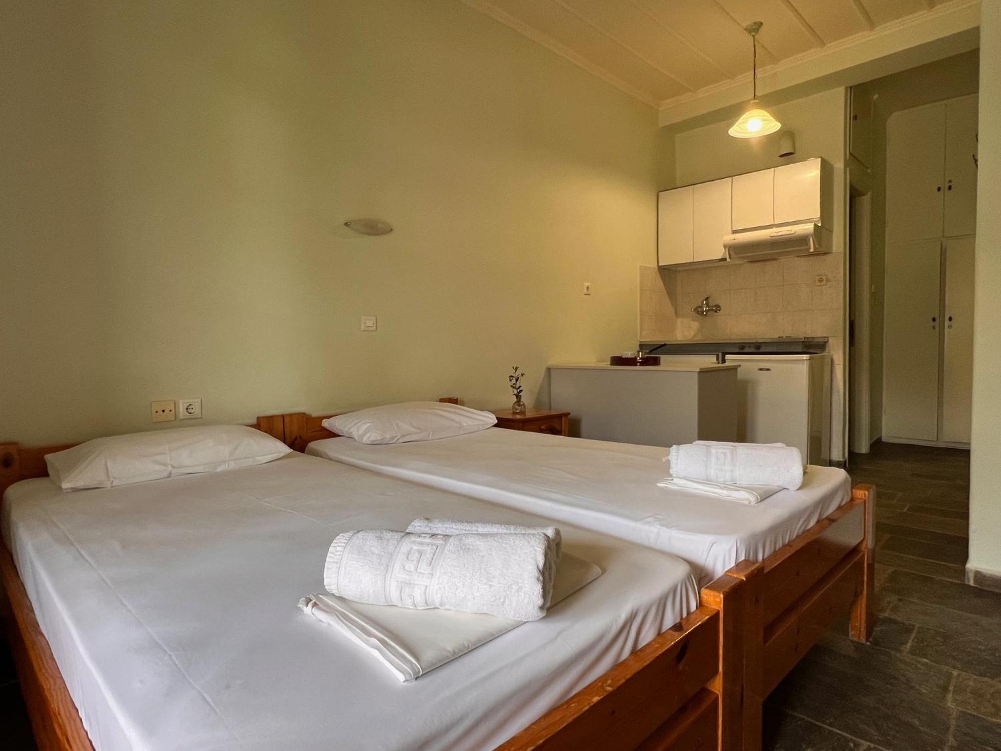 Kastro Aggeliki Apartment Kardhamili Bagian luar foto